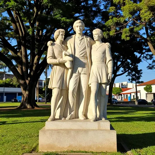 Monumento a João Ribeiro de Barros