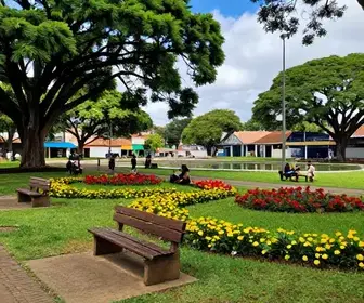 Praça Siqueira Campos: Um Oásis Verde em Jardim de Cima